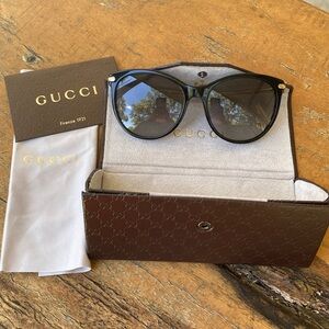 ❌SOLD❌ Women’s Gucci Sunglasses 😎